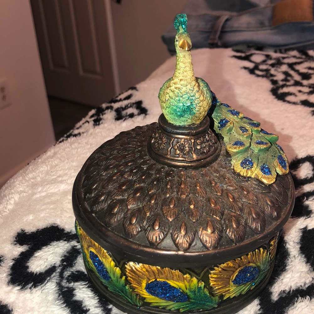 Jewelry box